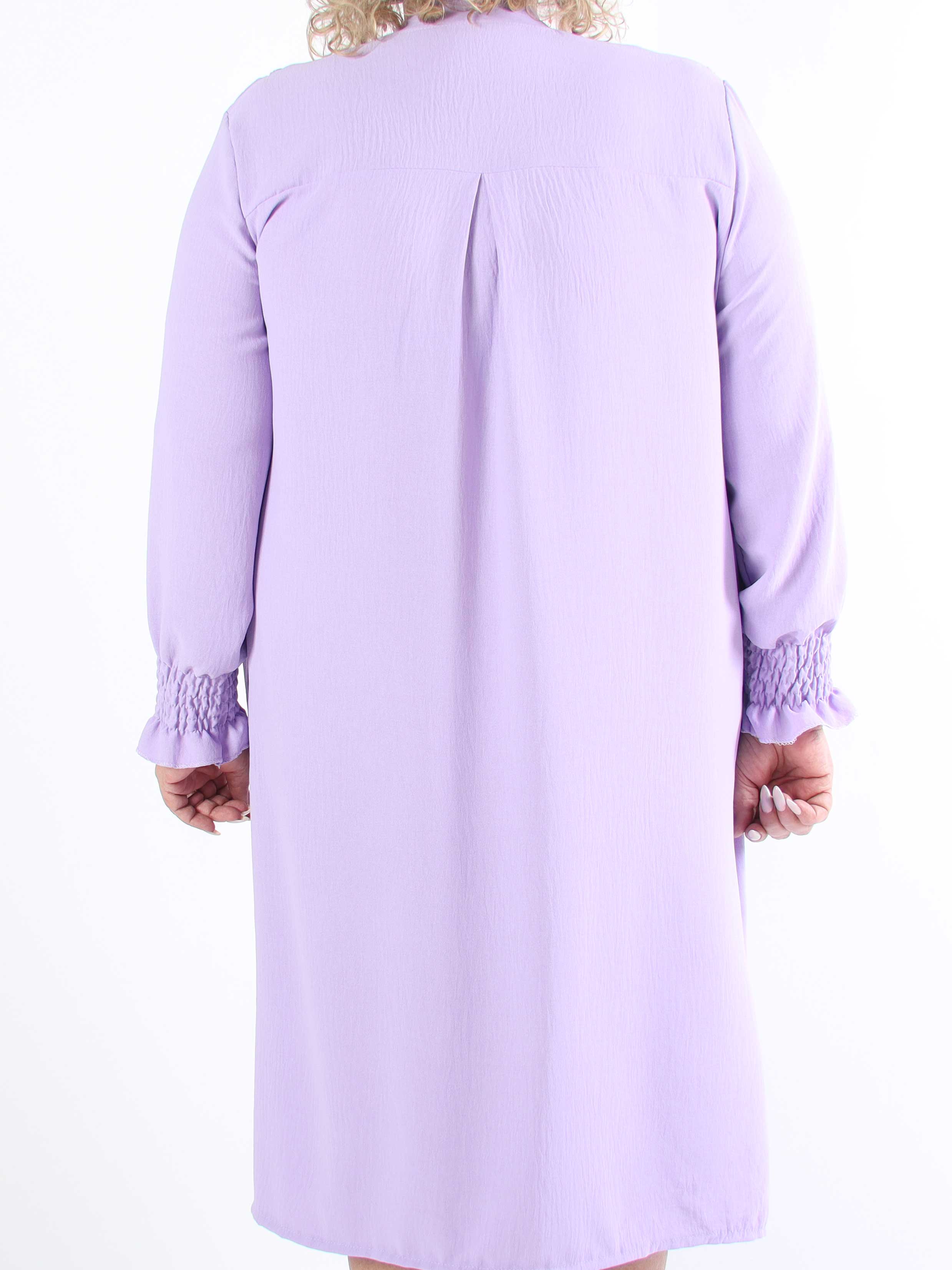 Marisol - Sød plus size kjole med smock og v-udskæring